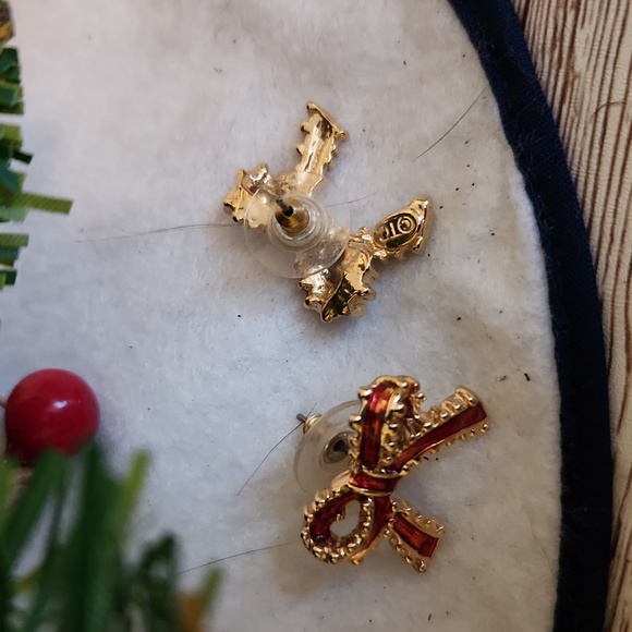 Set of 2 Pairs Vintage Christmas Bows and Poinsettia Enamel Post Earrings - Picture 5 of 6